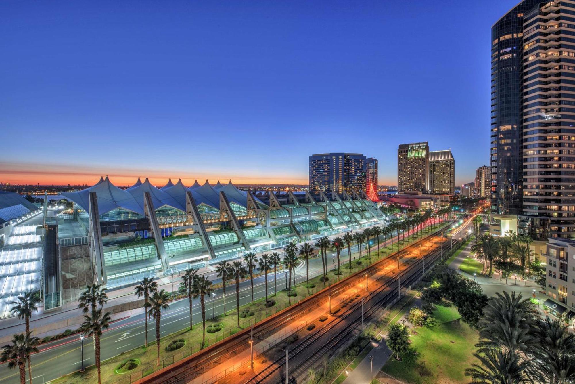 Hilton San Diego Gaslamp Quarter Exterior photo