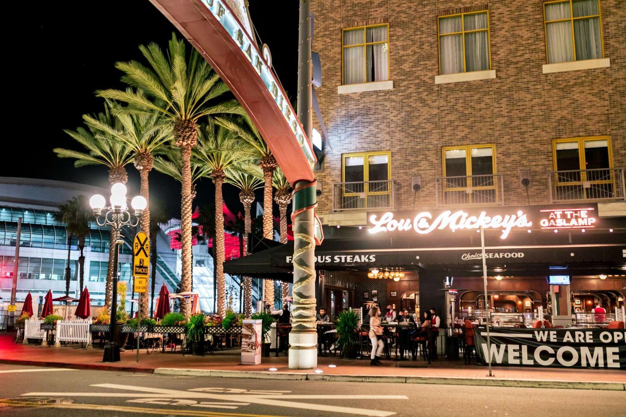 Hilton San Diego Gaslamp Quarter Exterior photo