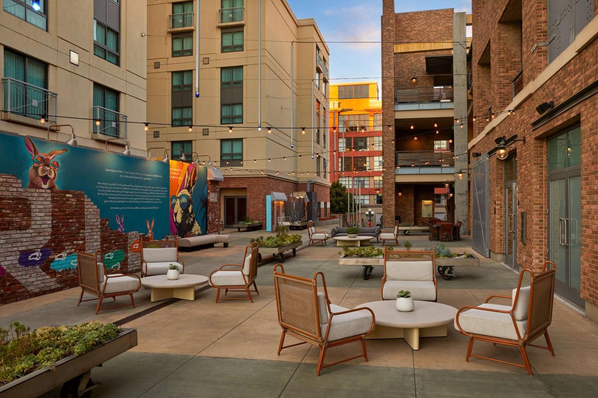 Hilton San Diego Gaslamp Quarter Exterior photo
